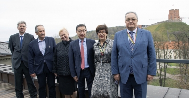 mažas anonsas LMAVB-f79331d77377d18c40341ac8b0053737.jpg